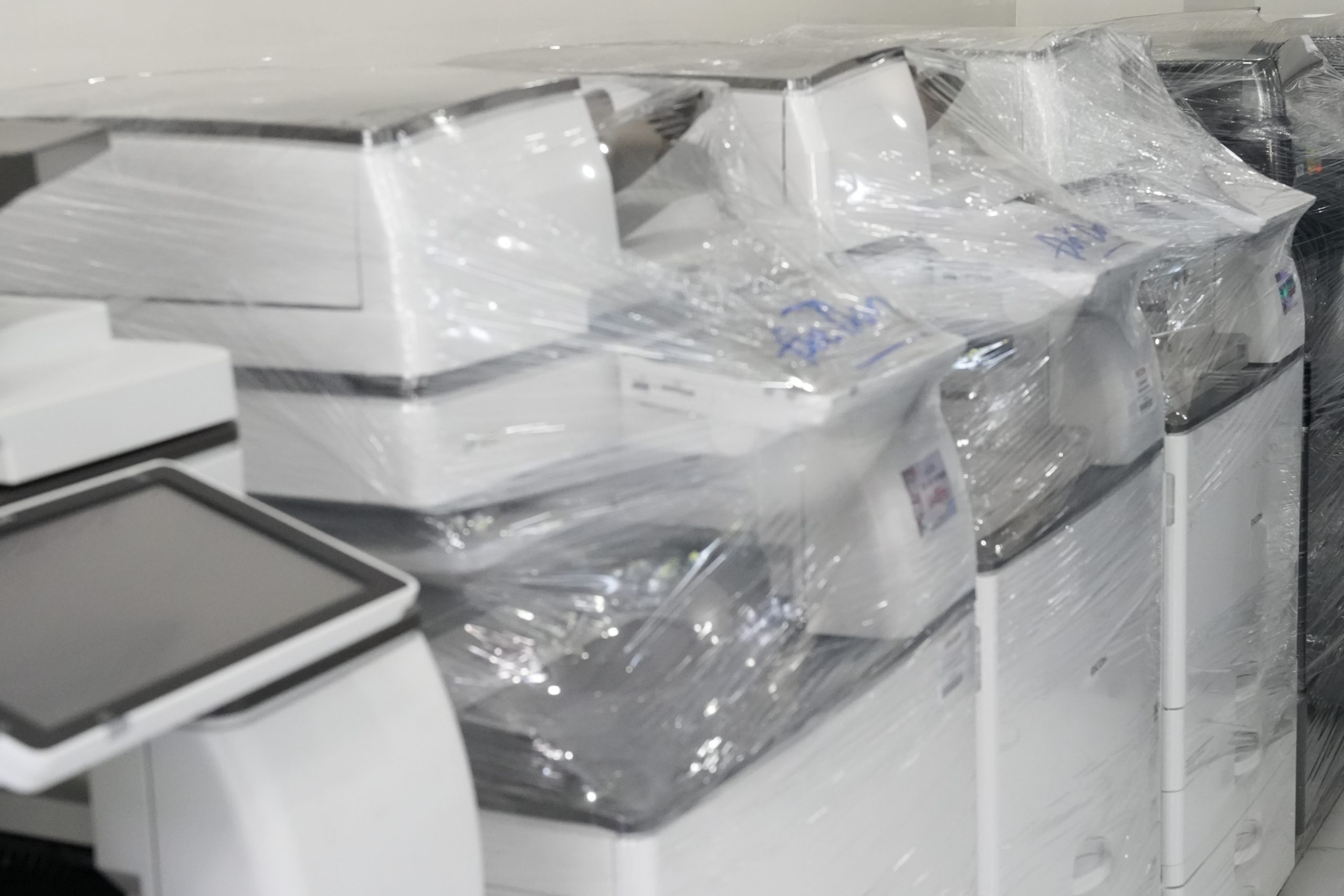 Phi Nam hiện là đơn vị phân phối chính hãng nhiều dòng máy photocopy và linh kiện chất lượng, giúp hạn chế triệt để các lỗi thường gặp máy photocopy.